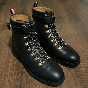 UO Black Leather Lace Up Ankle Boots Boots. Size  10